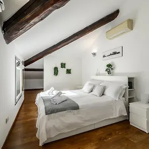 Apartamento Buenos Aires' Nest - 10 Minutes From Duomo With Terrace, Milán